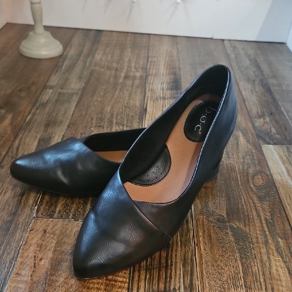 b.o.c. Women's Classic Black Loafers - Picture 5 of 11